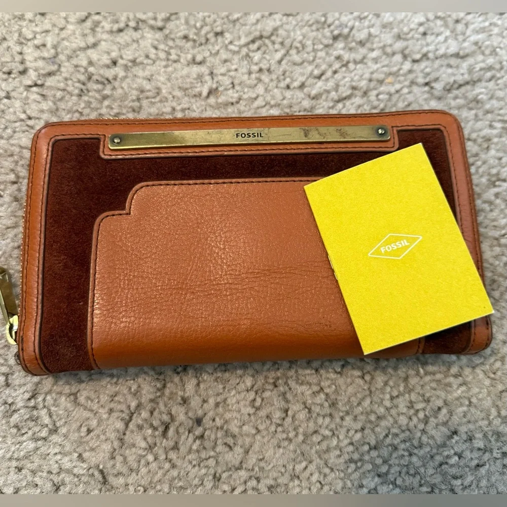 Fossil, large wallet. Brown. NWT. Width 4.25 Length 8. - Picture 4 of 9